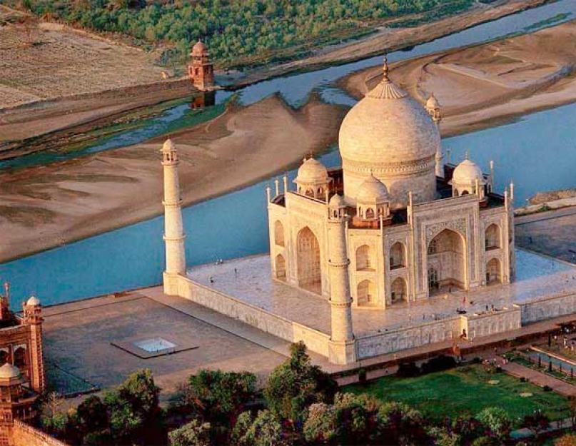 Taj mahav - istoria problemelor kohannya chi?  Taj Mahal: Istoria lui Kohannya, fapte Tsikavi, arhitectura Yak Viglada Taj Mahal la mijloc?  Caracteristici ale arhitecturii