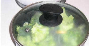Korejský brokolicový salát