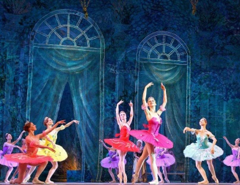 Meludah merah.  Balet Kremlin.  Presa tentang drama itu.  Tiket untuk balet “The Spitting Krasunya.  Balet Kremlin