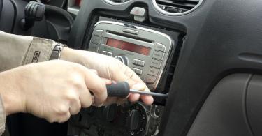 O altă viață: cum să conectați aux la un radio vechi cu propriile mâini